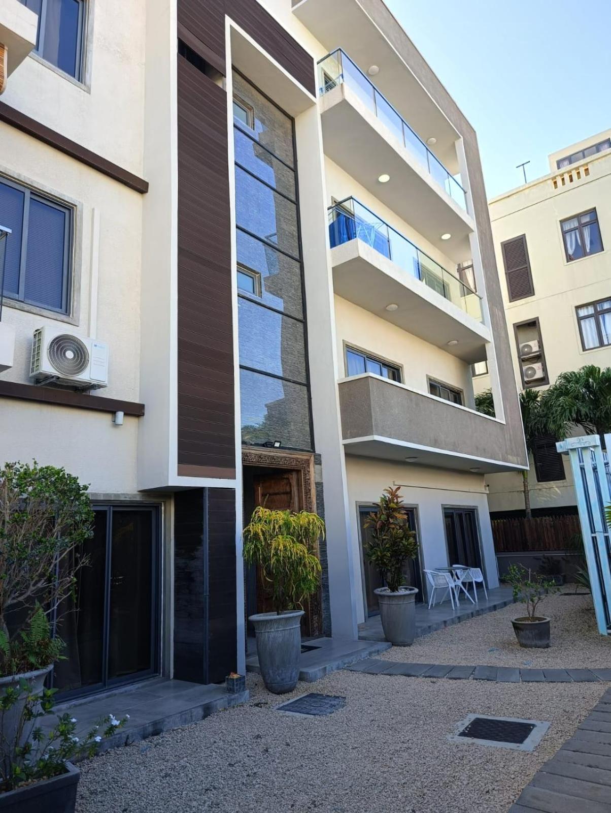 Ferienwohnung Newly Renovated Beach Studio With Rooftop Pool, Opposite Flic-En-Flac Beach Zimmer foto